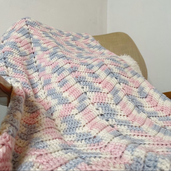 Vintage Handmade Afghan Crochet Knit Chevron Blanket with Fringe Size 40” x 49” - Picture 7 of 12